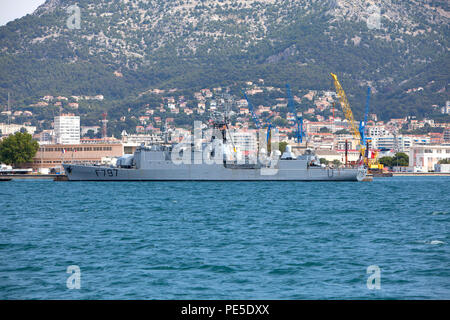 A69 tipo avisos F797 coastal anti-sommergibile difesa spedizione barca della Marina Militare francese ancorata al francese importante base navale di Tolone nel sud della Francia Foto Stock