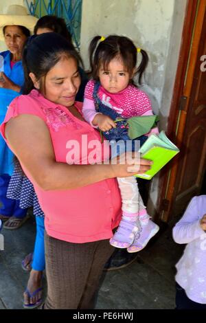 Processione - Feste Virgen del Carmen di El Carmen DE LA FRONTERA - Ecuador - di frontiera. Dipartimento di Piura .PERÙ Foto Stock