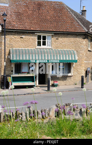 L'angolo memorizza, Turvey, Bedfordshire Foto Stock