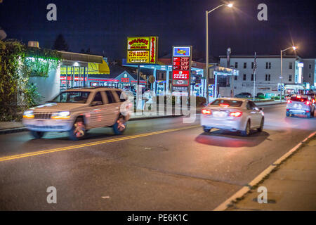 Vetture guida su strada delle Highland, Worcester. MA Foto Stock