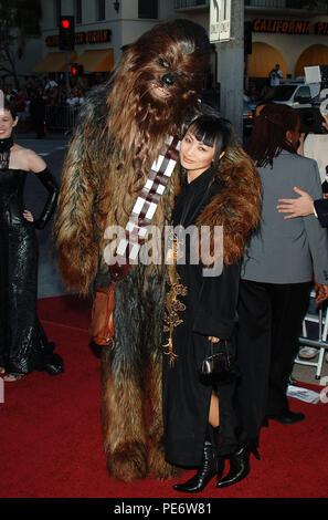 Imballano e Chewbecca alla Star War III: La vendetta dei Sith al Westwood Village Theatre di Los Angeles. Maggio 12, 2005. Affidando Chewbecca017 Red Carpet Event, verticale, STATI UNITI D'AMERICA, industria cinematografica, celebrità, fotografia, Bestof, arte cultura e intrattenimento, Topix celebrità moda / Verticale, meglio di, evento nella vita di Hollywood - California, moquette rossa e dietro le quinte, USA, industria cinematografica, celebrità, movie celebrità, personaggi televisivi, musica celebrità, fotografia, Bestof, arte cultura e intrattenimento, Topix, verticale, una persona, dall'anno , 2005, inchiesta tsuni@Gamma-USA.com Fas Foto Stock