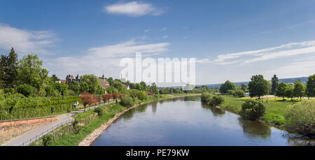 Panorama del fiume di Weser vicino Hoxter, Germania Foto Stock