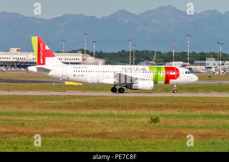 TAP Air Portugal, Airbus A320-200. Fotografato all aeroporto di Linate, Milano, Italia Foto Stock