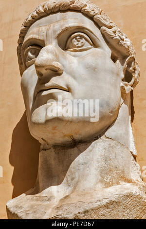 Roman la testa colossale di Costantino l in Campidoglio Capitol Museum, Roma, Italia. Foto Stock