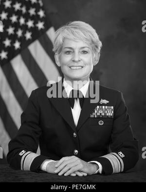 Ritratto ufficiale, scoperte di comandante, Naval Facilities Engineering Command e il capo degli ingegneri civili Adm posteriore. Katherine L. Gregorio, fotografati a base comune Anacostia-Bolling, Ottobre 15, 2015 Gregorio assunto compiti come comandante, Naval Facilities Engineering Command e il capo degli ingegneri civili su 26 Ottobre, 2012. In precedenza, Gregorio servì come comandante, Naval Facilities Engineering Command Pacifico e la flotta del Pacifico di ingegnere civile. Le altre strutture comprendono le assegnazioni di tours a Yokosuka, Giappone; Napoli, Italia; San Francisco; Adak, Alaska; e Pearl Harbor. Ha avuto anche il personale t Foto Stock