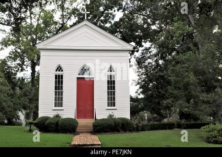 San segna un antebellum Chiesa Episcopale in Raymond, Mississippi. Usato come una unione ospedale durante la Battaglia di Raymond, 12 maggio 1863. Foto Stock