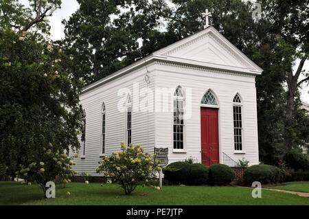 San segna un antebellum Chiesa Episcopale in Raymond, Mississippi. Usato come una unione ospedale durante la Battaglia di Raymond, 12 maggio 1863. Foto Stock