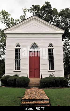 San segna un antebellum Chiesa Episcopale in Raymond, Mississippi. Usato come una unione ospedale durante la Battaglia di Raymond, 12 maggio 1863. Foto Stock