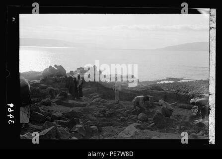 Intorno al Mar Morto. Il Mar Morto, la Palestina opere di cloruro di potassio. Vista in lontananza evaporando padelle Foto Stock