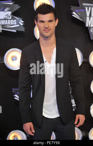 Taylor Lautner a 2011 MTV Video Music Awards presso il Nokia Theatre di Los Angeles. Evento nella vita di Hollywood - California, tappeto rosso Evento, STATI UNITI D'AMERICA, industria cinematografica, celebrità, fotografia, arte cultura e intrattenimento, Topix celebrità moda, migliori della vita di Hollywood, evento nella vita di Hollywood - California, moquette rossa e dietro le quinte, movie celebrità, personaggi televisivi, musica celebrità, , Bestof, arte cultura e intrattenimento, verticale, una persona, fotografia, tre quarti, 2011 Indagine tsuni@Gamma-USA.com , Tsuni Credito / STATI UNITI D'AMERICA, Foto Stock