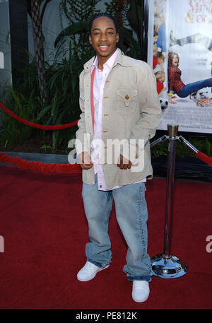 Lil JJ arrivando alla vostra, miniera & la nostra Premiere al Arclight Theatre di Los Angeles. Novembre 20, 2005.LilJJ077 Red Carpet Event, verticale, STATI UNITI D'AMERICA, industria cinematografica, celebrità, fotografia, Bestof, arte cultura e intrattenimento, Topix celebrità moda / Verticale, meglio di, evento nella vita di Hollywood - California, moquette rossa e dietro le quinte, USA, industria cinematografica, celebrità, movie celebrità, personaggi televisivi, musica celebrità, fotografia, Bestof, arte cultura e intrattenimento, Topix, verticale, una persona, dall'anno , 2005, inchiesta tsuni@Gamma-USA.com moda - a piena lunghezza Foto Stock