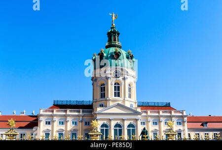 Ingresso principale del Palazzo di Charlottenburg di Berlino, Germania. Foto Stock