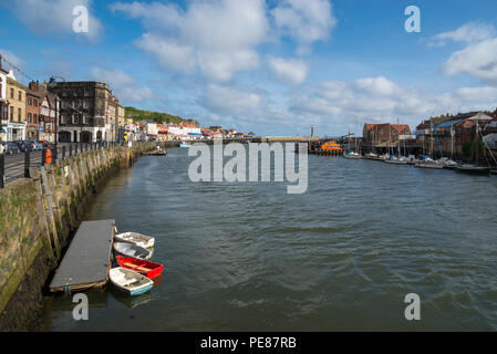 Whitby Harbour sulla costa del North Yorkshire, Inghilterra. Foto Stock