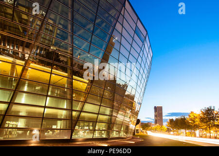 Germania, Dortmund, la biblioteca comunale, vista dell'alto edificio dell'Harenberg centro citta'. Deutschland, Dortmund, die Stadt- und Landesbi Foto Stock