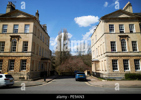 Sunderland Street la strada più breve in vasca tra case cittadine Georgiane sulla Great Pulteney Street Bath England Regno Unito Foto Stock