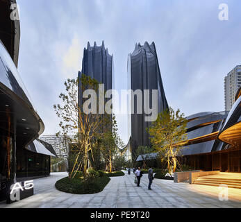 Vista esterna. Chaoyang Park Plaza Beijing in Cina. Architetto: MAD Architects, 2017. Foto Stock