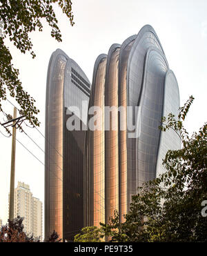 Vista esterna. Chaoyang Park Plaza Beijing in Cina. Architetto: MAD Architects, 2017. Foto Stock