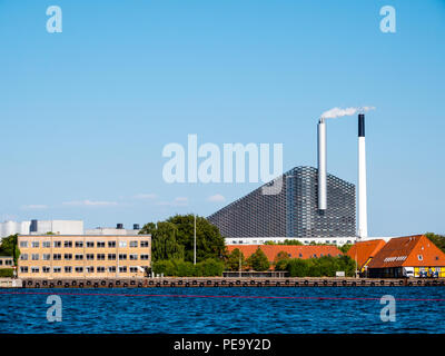 Amager Bakke, è una centrale di produzione combinata di calore e di rifiuti di potenza con energia di impianto di Amager, a Copenaghen, Zelanda, Danimarca, l'Europa. Foto Stock