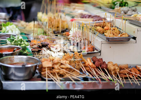 Tradizionale lok-lok street food dall Asia Foto Stock