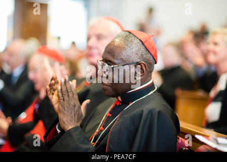 Rome-Italy-7 settembre 2017-pellegrinaggio per il decimo anniversario della Summorum Pontificum, il Cardinale Robert Sarah, nella hall della Pontificia Univ Foto Stock