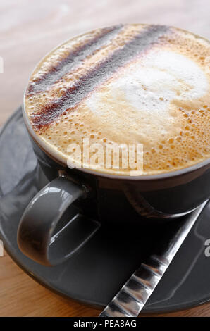 Tazza di caffè cappuccino con cioccolato topping Foto Stock