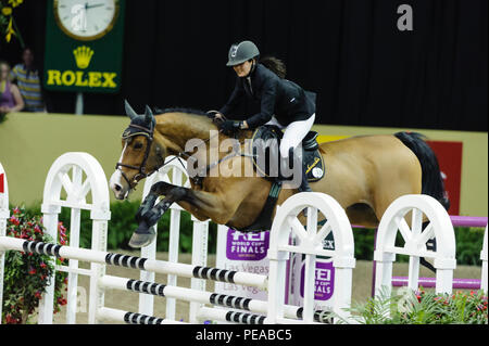 Rolex fase finale della Coppa del Mondo, il Thomas & Mack Center di Las Vegas, Nevada, USA, aprile 2009. Jumping finale, Helena Lundback (SWE) Madick equitazione Foto Stock