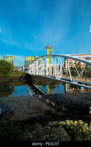 Sam Thompson Ponte Comunità Connswater Greenway Victoria Park Shorts Aircraft Factory Harland e Wolfe cantiere East Belfast Foto Stock