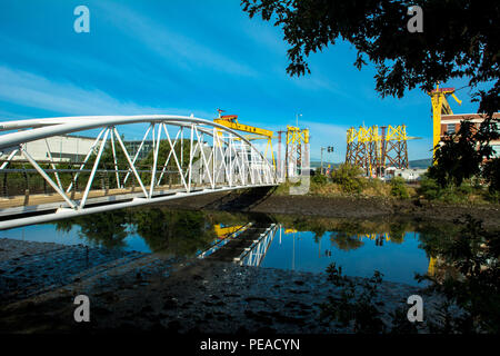 Sam Thompson Ponte Comunità Connswater Greenway Victoria Park Shorts Aircraft Factory Harland e Wolfe cantiere East Belfast Foto Stock