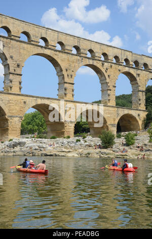 Il romano Pont du Gard, vicino a Avignon, Francia Foto Stock