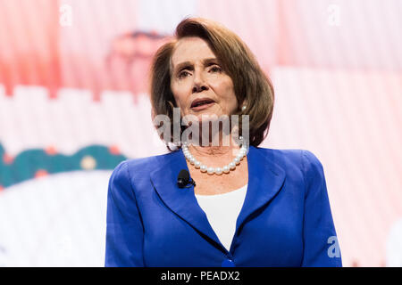 Nancy Pelosi, leader della minoranza (D) della Camera dei rappresentanti degli Stati Uniti, parlando a AIPAC (American Israel Public Affairs Committee) Poli Foto Stock