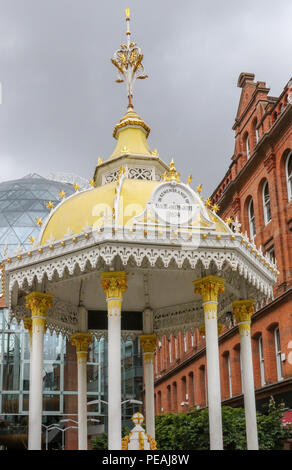 La fontana di Jaffe Belfast. Il Vittoriano fontana commemorativa di Daniel Joseph Jaffe è in Victoria Square. Foto Stock