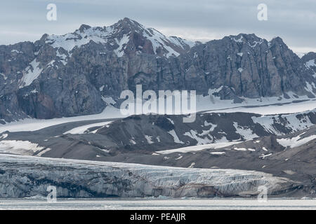 Fjortende Julibreen e Krossfjorden, Spitsbergen, Svalbard, Norvegia Foto Stock