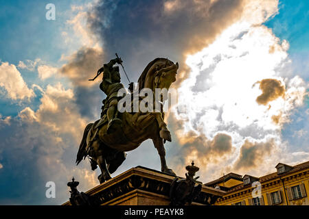 Italia Piemonte Torino Piazza San Carlo - Monumento di Emanuele Filiberto di Savoia Foto Stock