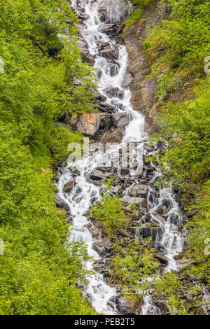 Estate cascate in Keystone Canyon sulla Richardson Highway in Valdez Alaska Foto Stock