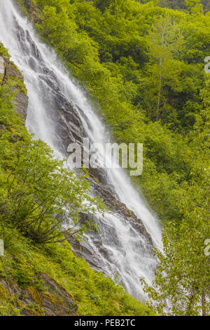 Estate cascate in Keystone Canyon sulla Richardson Highway in Valdez Alaska Foto Stock