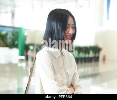 Beijin, Beijin, Cina. 14 Ago, 2018. Pechino, Cina-Victoria's Secret modello Liu Wen è macchiato all aeroporto di Pechino. Credito: SIPA Asia/ZUMA filo/Alamy Live News Foto Stock