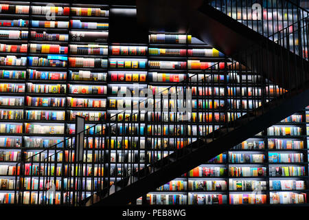 Beijin, Beijin, Cina. 14 Ago, 2018. Pechino, Cina-la 24 Ore di bookstore pagina uno situato nella parte anteriore del porta Zhengyang a Pechino, è considerata come una delle librerie con la vista più bella. Credito: SIPA Asia/ZUMA filo/Alamy Live News Foto Stock