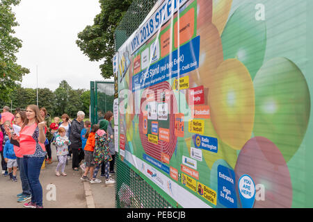 Latchford, Warrington, Regno Unito. 14 ago 2018. 14 Agosto 2018 - La seconda giornata del Victoria Park l'esperienza. VPX è nel suo undicesimo anno e viene trattenuto in Victoria Park, Latchford, Warrington, Cheshire ogni anno. Ogni martedì di agosto apre le porte a una vasta gamma di intrattenimenti per bambini che è tutto gratis Credito: John Hopkins/Alamy Live News Foto Stock