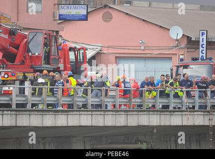 Genova, Italia. 14 ago 2018. Genova, il ponte Morandi collassa Credit: Indipendente Photo Agency Srl/Alamy Live News Foto Stock