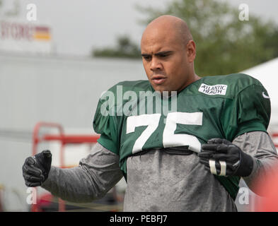 Landover, Stati Uniti d'America. 13 Ago, 2018. New York getti tackle difensivo Xavier Cooper (75) partecipa a una formazione comune pratica di camp con Washington Redskins a Washington Redskins Bon Secours Training Facility a Richmond, Virginia, Lunedì 13 Agosto, 2018. Credito: Ron Sachs/CNP (restrizione: NO New York o New Jersey o giornali quotidiani nel raggio di 75 miglia da New York City) | utilizzo del credito in tutto il mondo: dpa/Alamy Live News Foto Stock