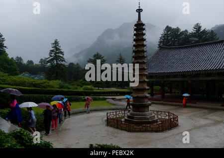 Pagoda a Pohyon-sa, coreano tempio buddista in Hyangsan county, Corea del Nord Foto Stock