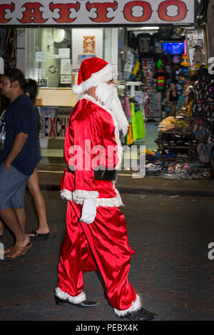 Babbo Natale in strada pedonale, Pattaya, Thailandia Foto Stock