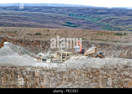 Taglio Coldstone cava, Greenhow Hill, Nidderdale la bella heather moorland possono essere visti sullo sfondo di questa fotografia Foto Stock