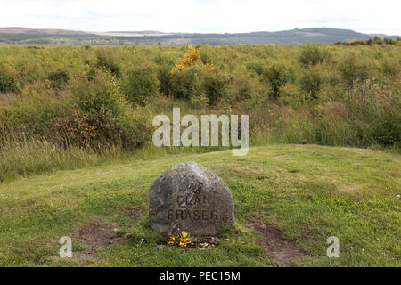 La lapide del Clan Fraser per contrassegnare le tombe di giacobita soldati uccisi nella Battaglia di Culloden in aprile, 1746 Foto Stock