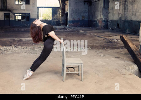 Lato di lunghezza completa della ballerina ,Istanbul Foto Stock