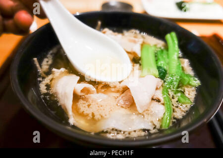 Zuppa giapponese ramen con carne di maiale Foto Stock