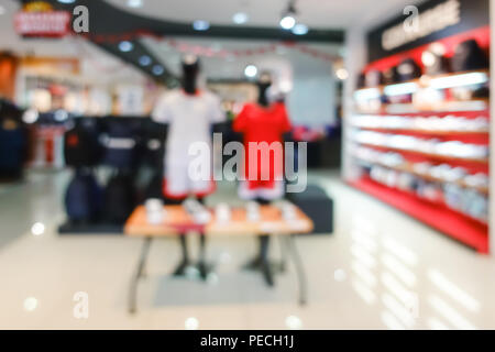 Defocalizzazione shot interno del centro commerciale per lo shopping Foto Stock