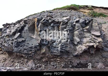 Un modello di rocce in una parete di Studenaya river canyon Foto Stock