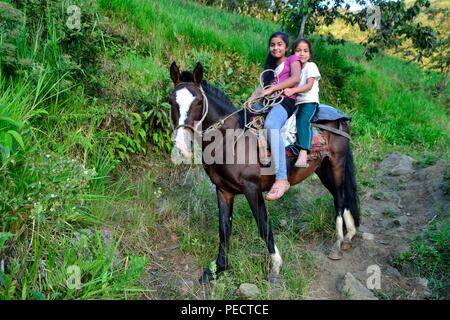 Gara - Feste Virgen del Carmen DE LA ZUNGA - Ecuador confine -San Ignacio- Dipartimento di Cajamarca .PERÙ Foto Stock