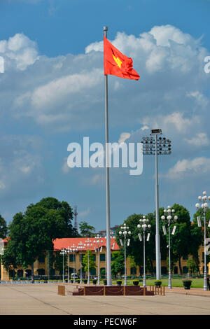 Nationalfahne, Ba-Dinh-Platz, Hanoi, Vietnam Foto Stock